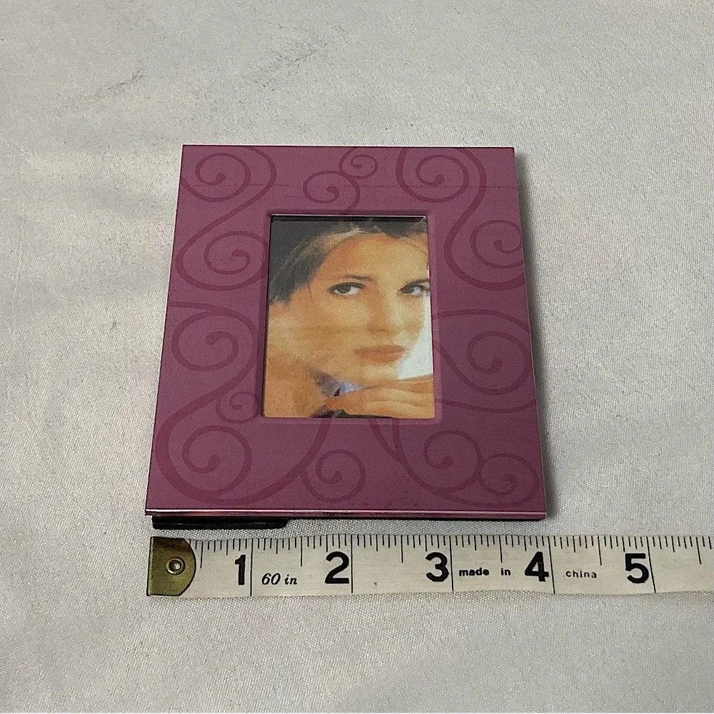 ⭐️ 2” x 4” Pink Metal Curlicue Easel Back Picture Frame